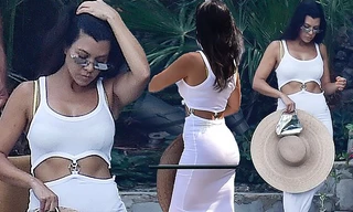 Mê mẩn dáng vóc nóng bỏng của chị cả 40 tuổi nhà Kim Kardashian 