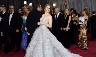 Những bộ váy đáng nhớ nhất của Oscar de la Renta