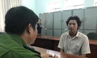 Nghi can Hảo tại cơ quan điều tra. Ảnh CA