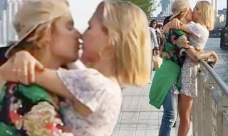 Justin Bieber đắm đuối hôn tình cũ Hailey Baldwin ở New York