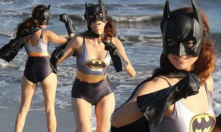 Người đẹp Mỹ hóa thân thành nữ siêu nhân người dơi gợi cảm