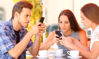 8X, 9X đời đầu ở Mỹ: Những con người cô đơn, khao khát có bạn thân
