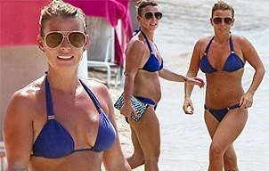 Vợ Wayne Rooney liên tục diện bikini hút mắt ở đảo Caribe