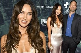 Mỹ nhân Transformers gợi cảm với váy ren mỏng manh khoét ngực sâu