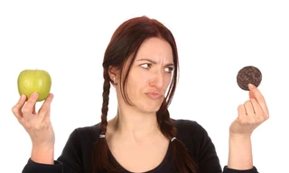 Bí quyết chế ngự cơn thèm ăn để giữ eo thon