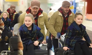 ‘Thiên thần sún răng’ nhà Becks thích thú khi được bố cho ngồi xe đẩy