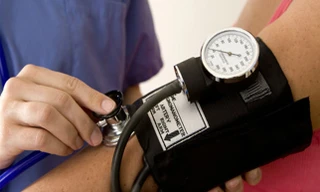 7 yếu tố không ngờ ảnh hưởng tới huyết áp