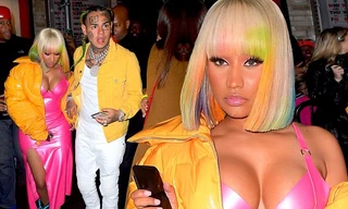 Nicki Minaj bơm căng phồng, mặc lòe loẹt ra phố