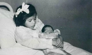 Lina Medina bên cạnh con trai Gerardo Medina. Ảnh: Allthatsinteresting 