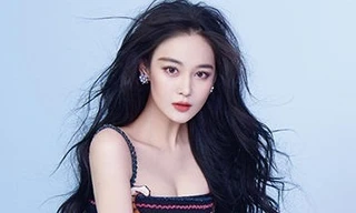 ‘Tình địch’ của Phạm Băng Băng mặc gợi cảm, khoe làn da sứ