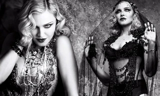 Madonna gần 60 tuổi vẫn khoe dáng táo bạo
