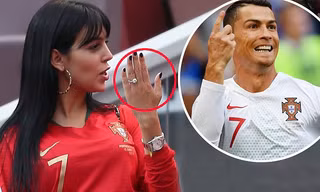 Đeo nhẫn nghi đính hôn, bạn gái Ronaldo nổi bật trên khán đài 