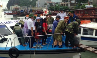 Vẫn còn hơn 1.000 du khách mắc kẹt ở đảo Cô Tô