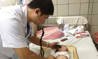 Bệnh Kawasaki ở trẻ nhỏ rất khó phát hiện sớm và dễ bị nhầm lẫn với bệnh khác 