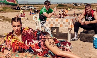 'Chân dài' 19 tuổi Bella Hadid diện đầm ngắn khoe chân dài hút mắt