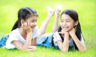 Trẻ cần được chơi ngoài trời ít nhất 1 tiếng mỗi ngày