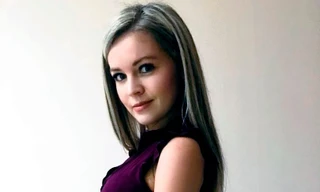 Điện thoại đang sạc rơi xuống nước, cô gái Nga mất mạng vì mê 'sống ảo'