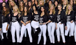 Dàn ‘thiên thần’ Victoria’s Secret diện đồng phục khoe chân dài