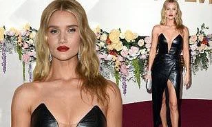 Bạn gái 'Người vận chuyển' mặc gợi cảm đọ sắc dàn mỹ nhân