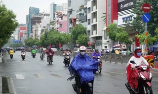 TPHCM mưa diện rộng trong ngày cuối tuần kèm hiện tượng thời tiết cực đoan