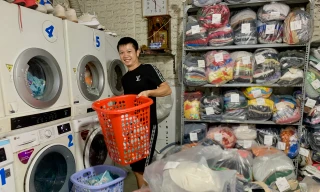 Dịch vụ 'hái ra tiền', càng mưa càng đắt khách ở TPHCM