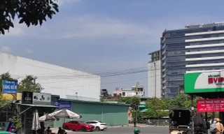 Công an tạm giữ một số người sau cuộc khám xét tại chi nhánh Trung tâm đăng kiểm 50-05V 