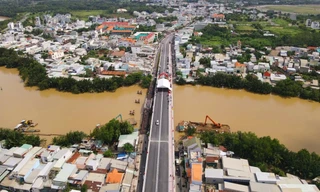 Người dân vui mừng khi cầu Long Kiểng thông xe sau 22 năm chờ đợi
