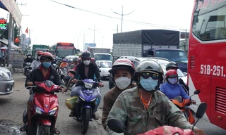 Bắt đầu kỳ nghỉ Lễ, giao thông cửa ngõ TPHCM 'căng thẳng'