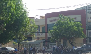 Dùng xe cứu hoả chặn lối vào nhà máy vì tranh chấp phí duy tu