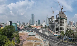 Gỡ 'vướng' cho hai lối lên xuống của nhà ga Bến Thành 