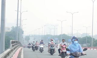 TPHCM chìm trong sương mù, nồng độ bụi mịn vượt ngưỡng cho phép