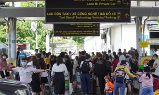 Làm hầm, cầu bộ hành kết nối nhà xe với ga quốc nội sân bay Tân Sơn Nhất