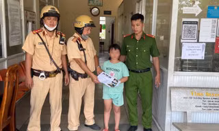 Bé gái ở Bình Dương đi lạc tại quận 7 TPHCM