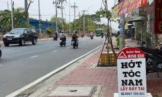 Xử lý dứt điểm việc biển quảng cáo cửa hàng ‘nhái' cột mốc giao thông ở TPHCM