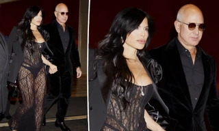 Váy xuyên thấu của bạn gái tỷ phú Jeff Bezos bị chê không có đẳng cấp