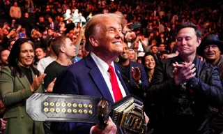 Ông Trump đi xem trận đấu của huyền thoại võ thuật 