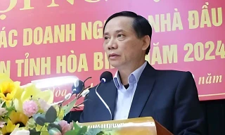 Bản tin 8H: Chủ tịch UBND tỉnh xin nghỉ hưu trước tuổi, giới thiệu nhân sự thay thế