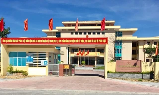 Bản tin 8H: Trưởng phòng giáo dục xin thôi chức làm nhân viên