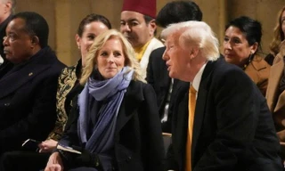 Khoảnh khắc ông Trump và bà Jill Biden gây sốt