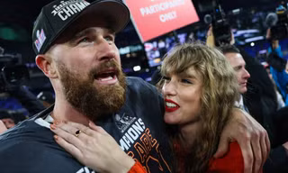 Taylor Swift lo mất bạn trai