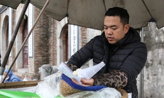 Chia sẻ bất ngờ của vợ chồng đi xe tiền tỷ bán xôi ở vỉa hè Hà Nội