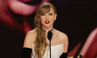 Taylor Swift nói bí mật trên sân khấu Grammy khiến mạng xã hội tê liệt