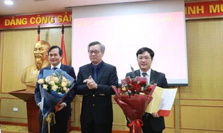 Bản tin 8H: Ban Tổ chức Trung ương trao quyết định về công tác cán bộ