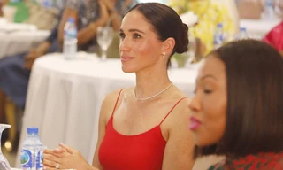 Meghan Markle chuộng mặc hở 