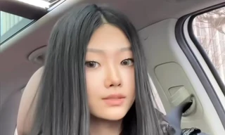 Đôi chân dài không tưởng của người mẫu 15 tuổi cao 1,79 mét