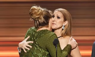 Adele và Celine Dion ôm nhau khóc 