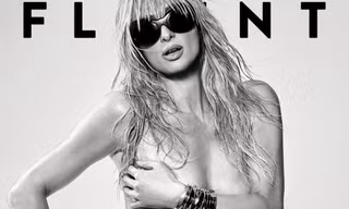 Paris Hilton khỏa thân ở tuổi 43
