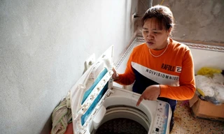 Có điện, người dân vẫn phải đun nước bếp củi, không dám xem tivi