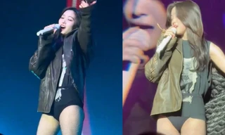 Nữ ca sĩ mặc quần như nội y trên sân khấu