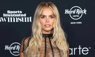 Màn khoe thân gây sốc trên thảm đỏ 